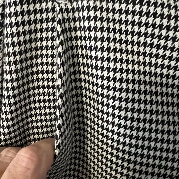 A great pair of H & M pants that never go out of style in a size 10’ - Picture 5 of 6